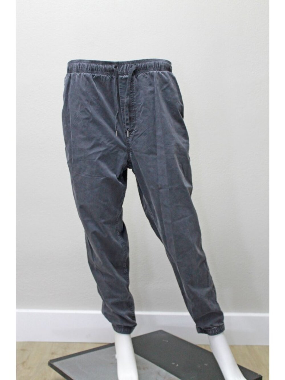 American Eagle dark Gray men's joggers